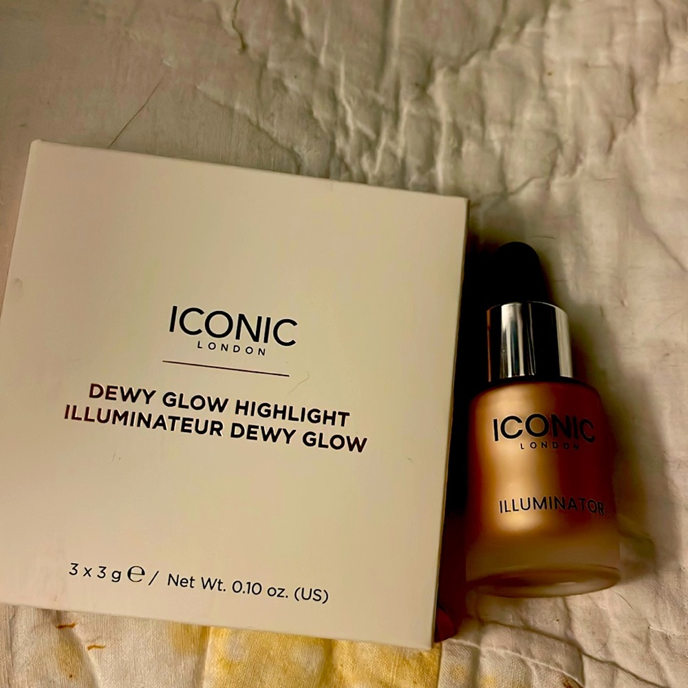 Iconic dewy highlighter and illuminator